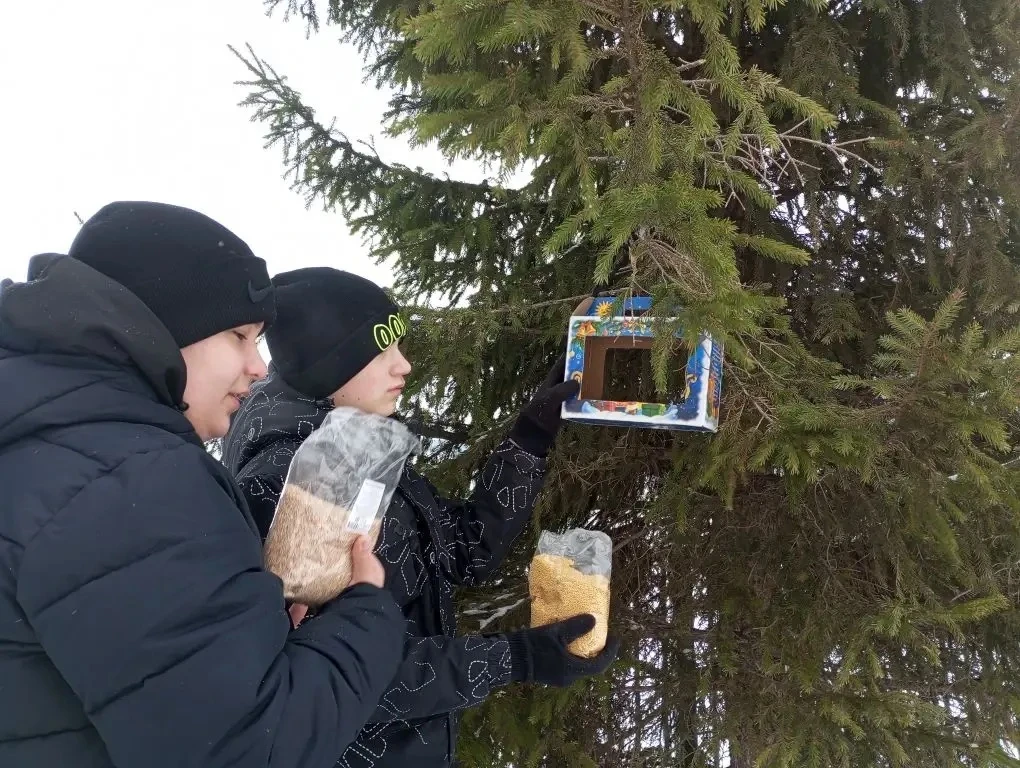 📢 Экологическая акция "Покормите птиц"🐦‍⬛🐦‍⬛🐦‍⬛  Ранняя весна 🌿— время непростое: * сугробы ещё не р