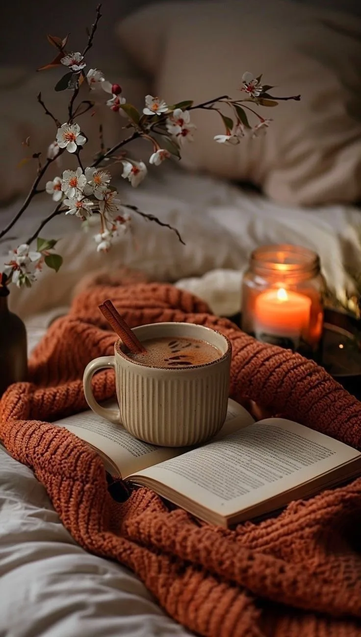 Подборка уютных осенних картинок для телефона и вдохновения🍁☕️📚✨🕯️