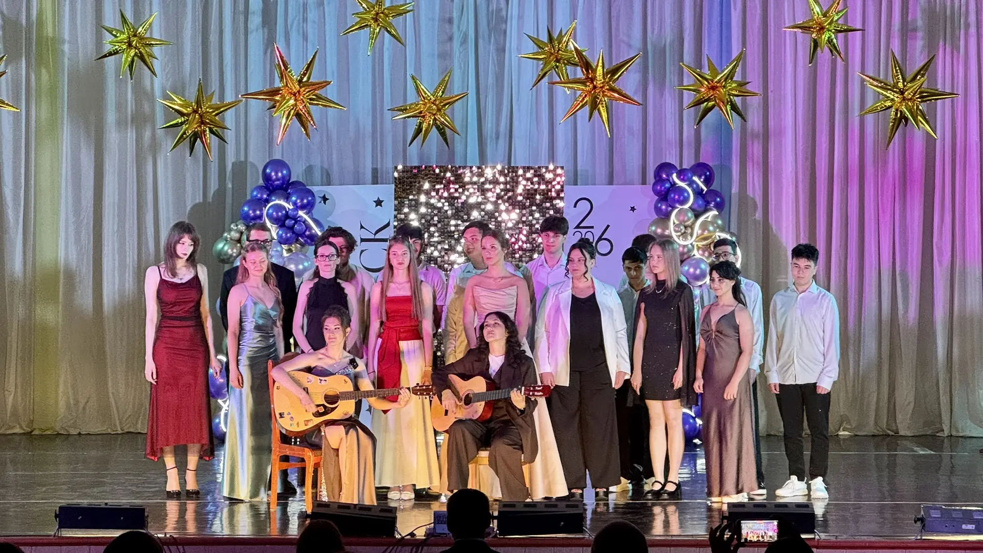 🎉 Прошёл выпускной у 11 класса! 🎉

Этот день был наполнен эмоциями — от лёгкой грусти до огромной 