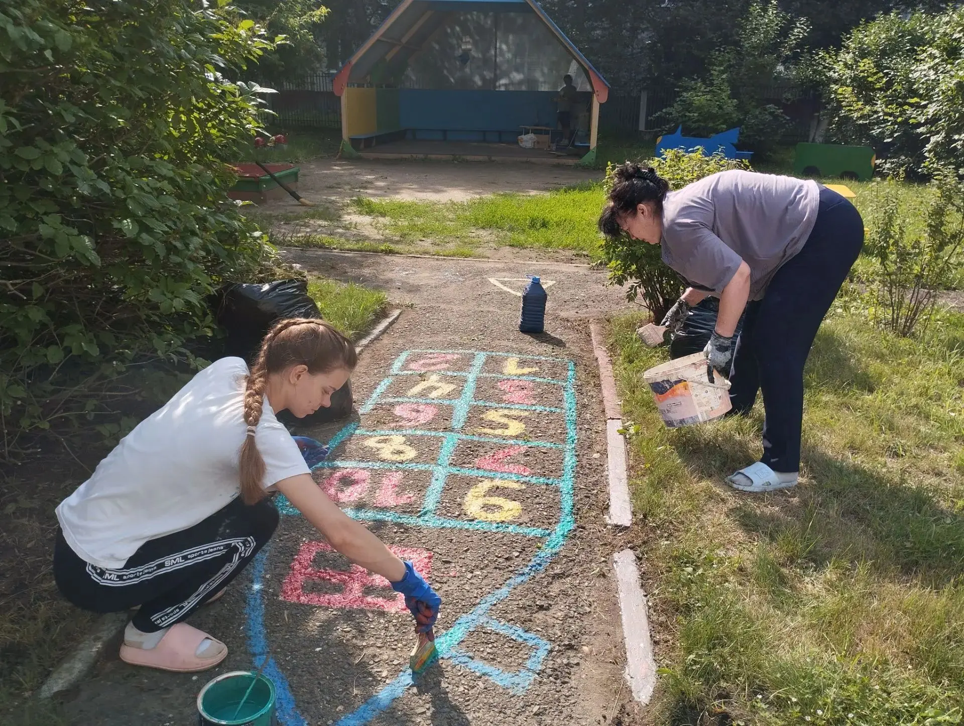 ☀️ Этим ярким солнечным днём в первом корпусе продолжается текущий ремонт — и с каждым днём простран