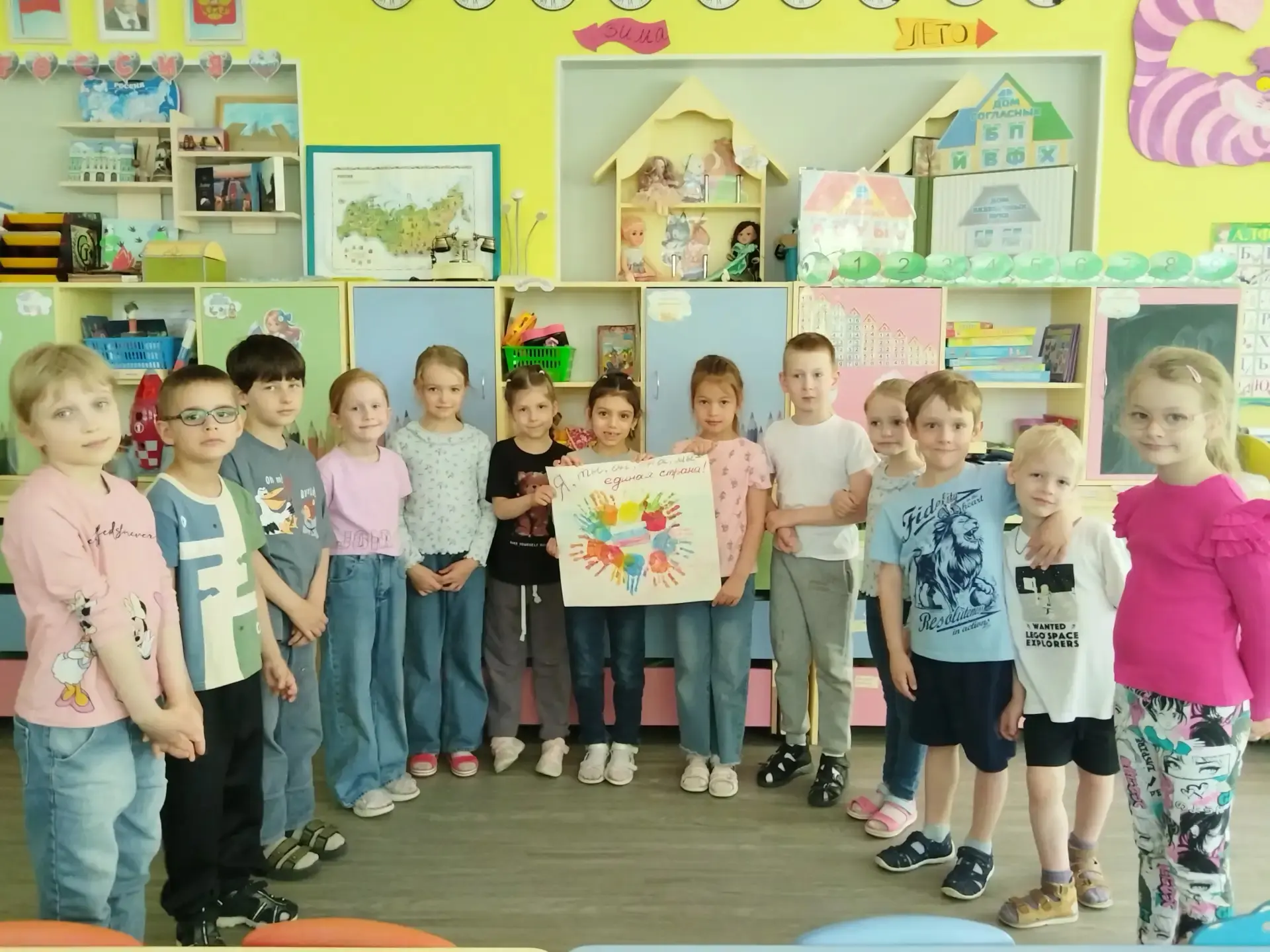 🇷🇺 С Днём России, дорогие друзья!

От всего коллектива ГБДОУ д/с №21 желаем вам мира, добра и горд
