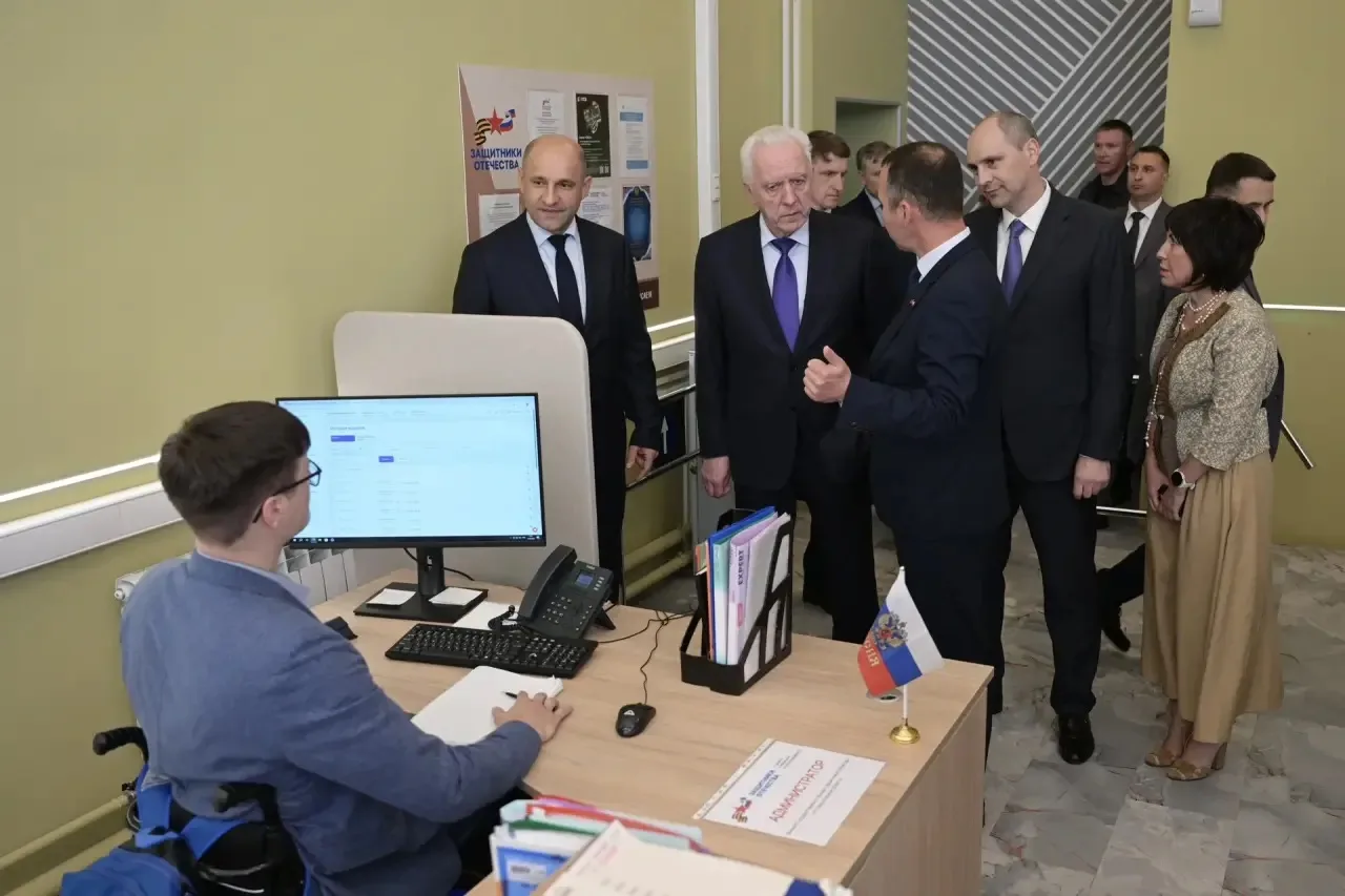 ⚡Губернатор Свердловской области Денис Паслер вместе с Генпрокурором России Александром Гуцаном посе