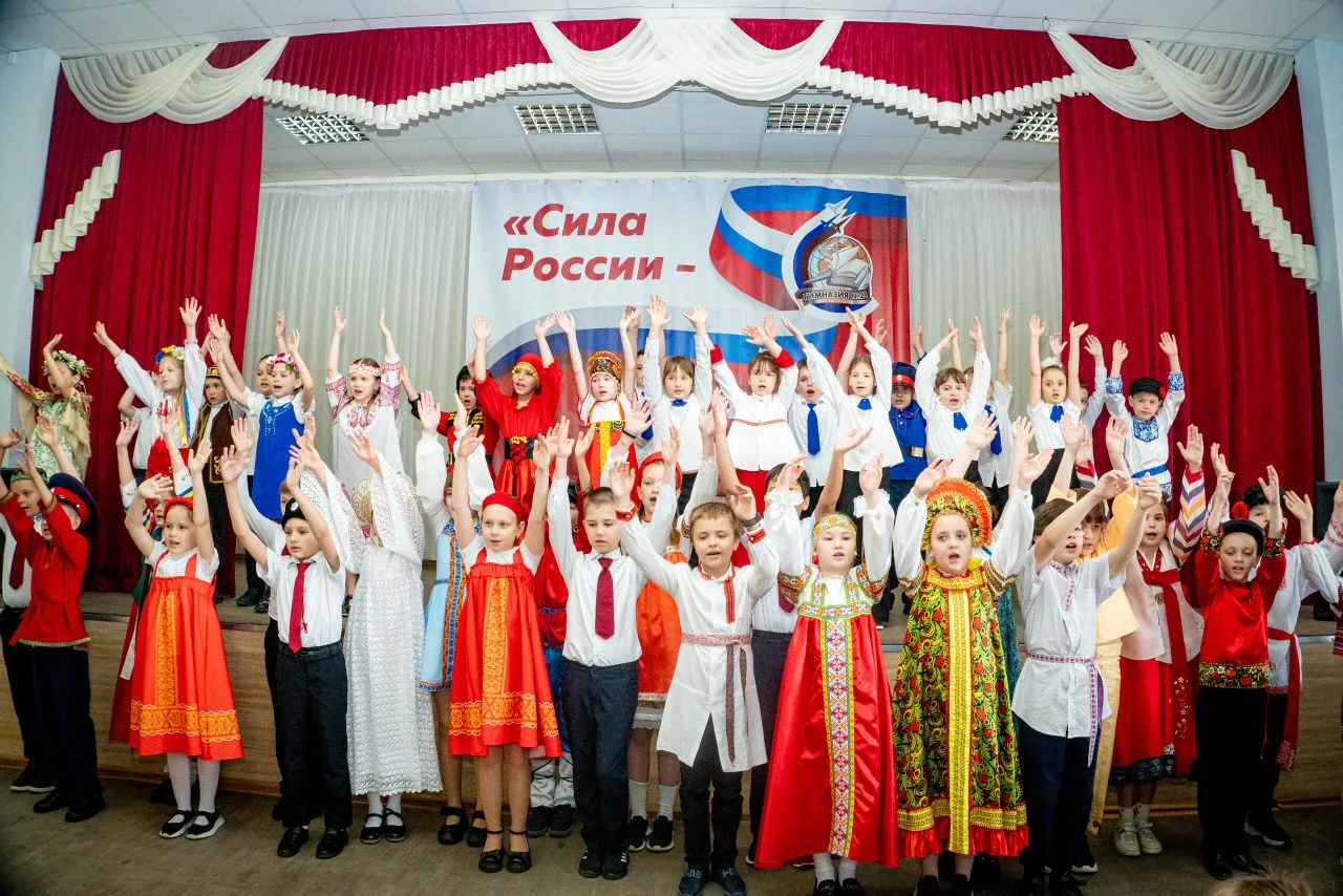 🎭 ГИМНАЗИЯ-ЭТО КУЛЬТУРА!  🇷🇺 В МБОУ Гимназия №21 состоялась «Битва хоров», посвящённая Году единства