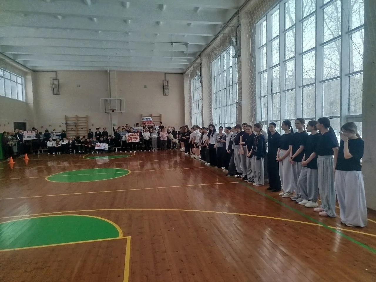 Спортивный фестиваль "А ну-ка, девочки", посвящённый Международному женскому дню, продолжается и мы 