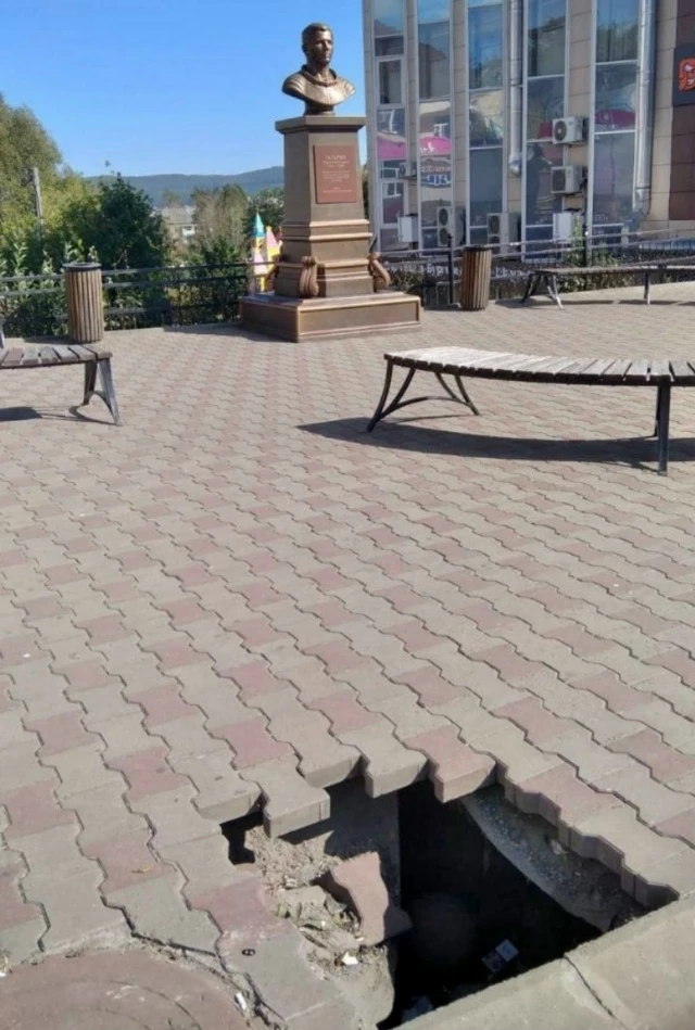 🛠️ В центре города на ровном месте образовался провал