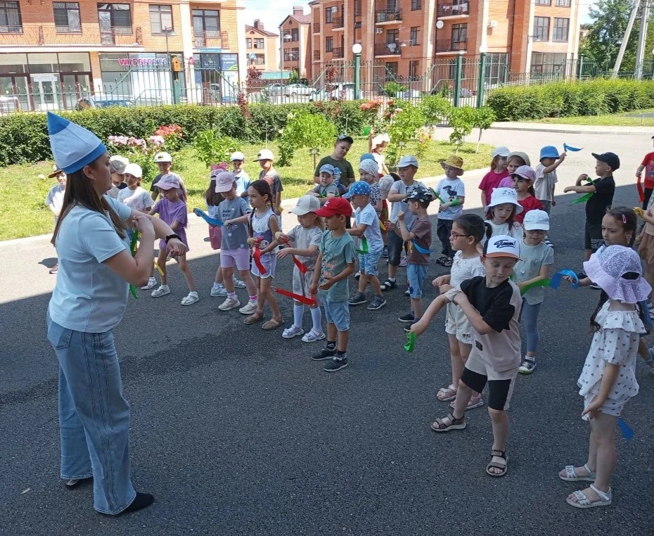 🌞🌈ЦВЕТНОЕ ЛЕТО НА АСФАЛЬТЕ🌞🌈 17 июня для ребят старшего дошкольного возраста было п...