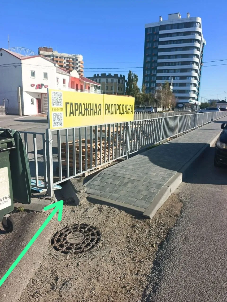 Тротуар на ул.Северной у Северного рынка. Неясно, то ли плитка кончилась, то ли прораб ...