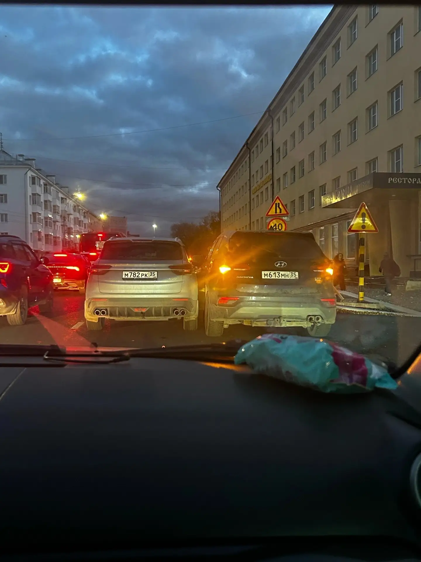 ⚡️Мира у гостишки в сторону моста ДТП правая полоса.