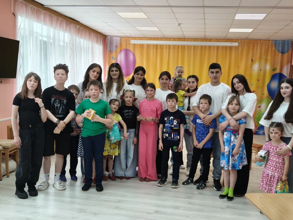 Ура, Лето! Утро понедельника началось шумно и весело. 
Мы принимаем гостей❤
Сегодня к нам приехали м