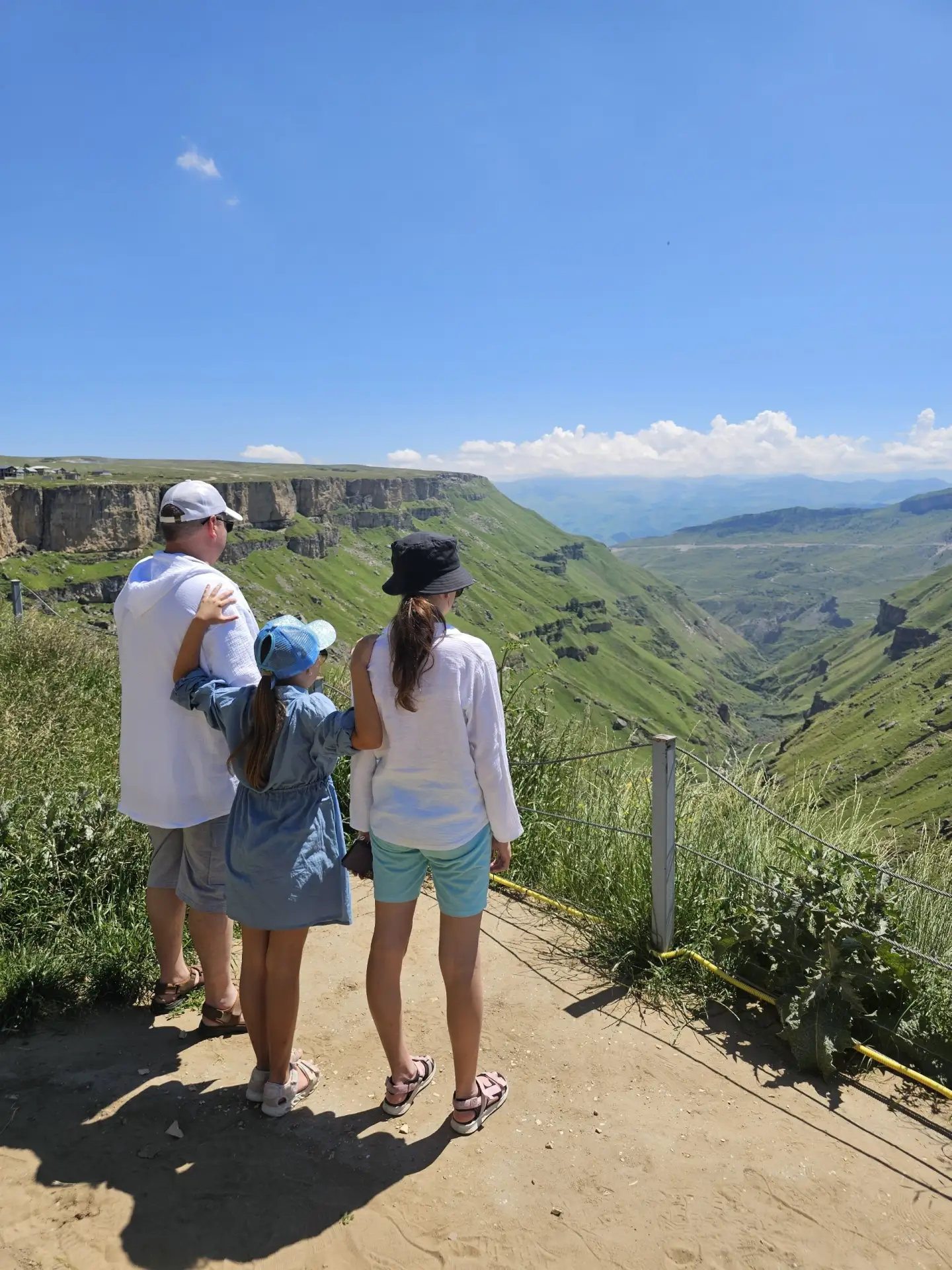 День семьи, любви и верности 🌸

Сегодня хочу поблагодарить своих за надёжный тыл.

Спасибо за то, ч