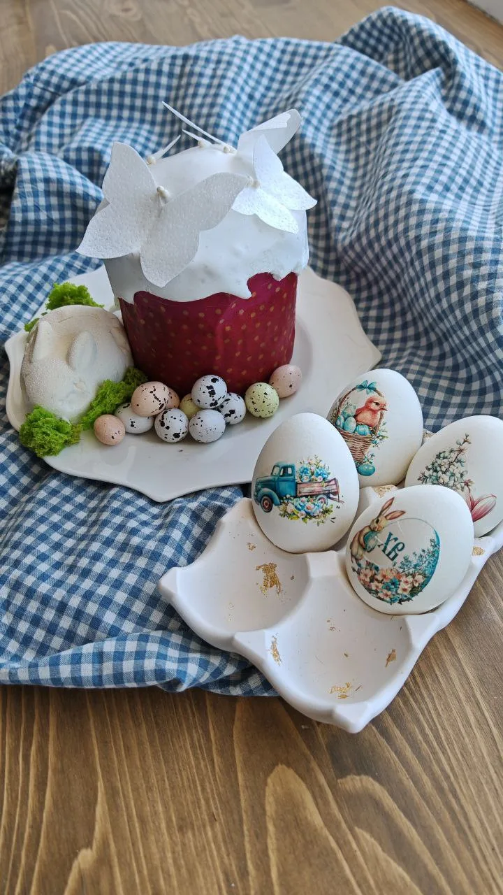 А я потихоньку готовлюсь к Пасхе.  Раньше пекла куличи сама, но после переезда, уже второй год подря