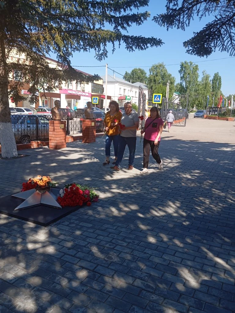 11.06.2026 коллектив ГАУ СО "Базарно-Карабулакский лесхоз" принял участие в акции возло...
