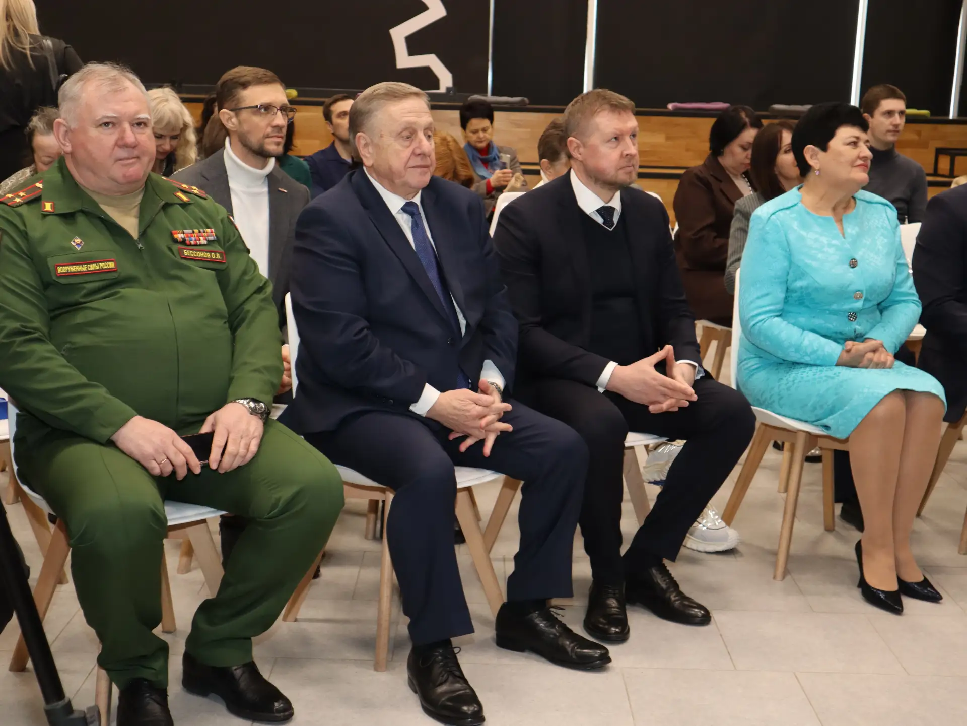 Сегодня в молодёжном центре «Гелиос» прошло торжественное мероприятие в честь Дня российской печати.