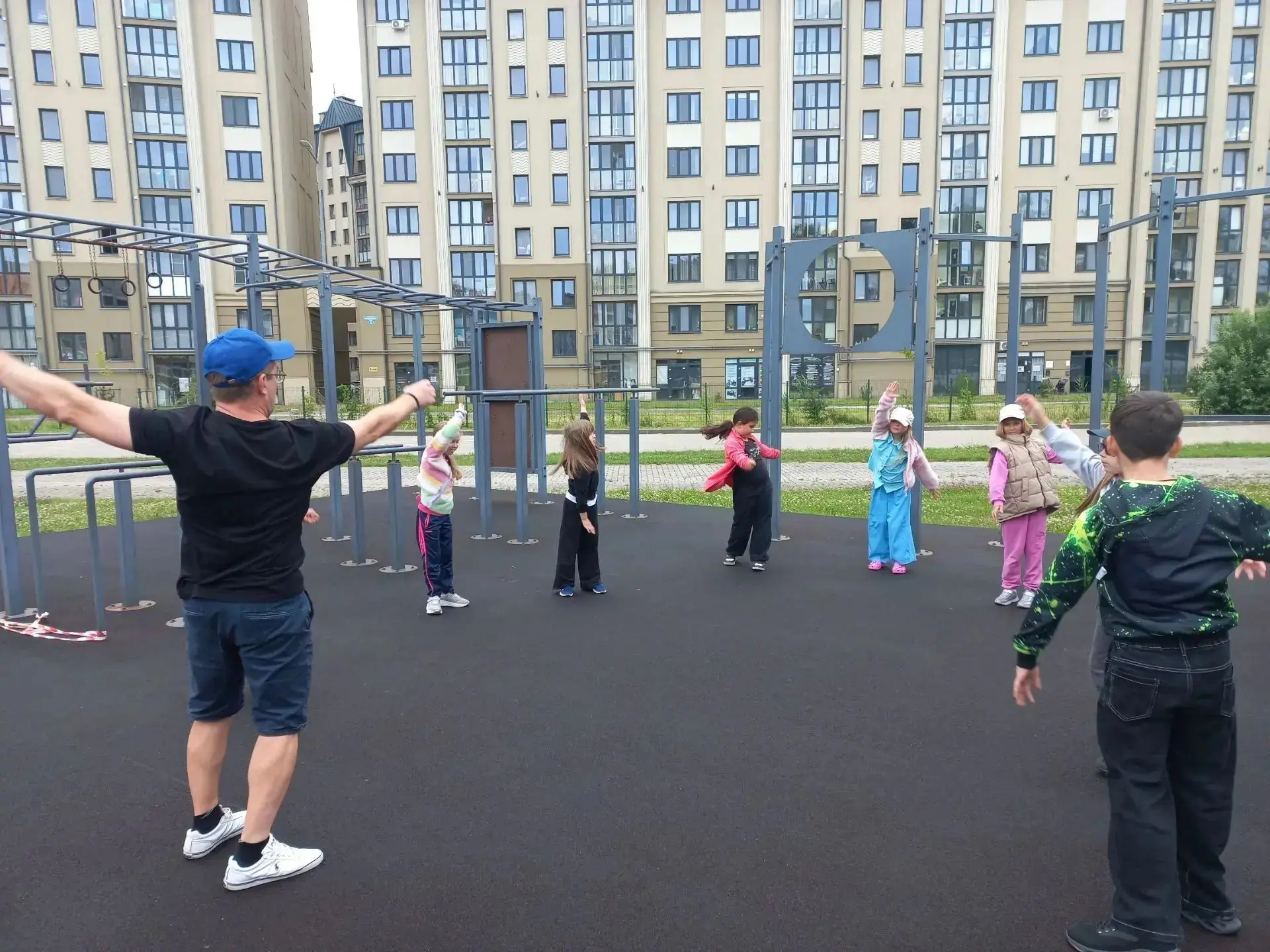 ⚽📍Ребята пришкольного лагеря гимназии Вектор тренируются в подготовке к сдаче норм ГТО

🤞Спорт - д