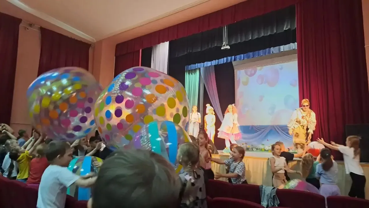 🎨 На этой неделе состоялось заключительное посещение нашей летней площадки игровых программ, органи
