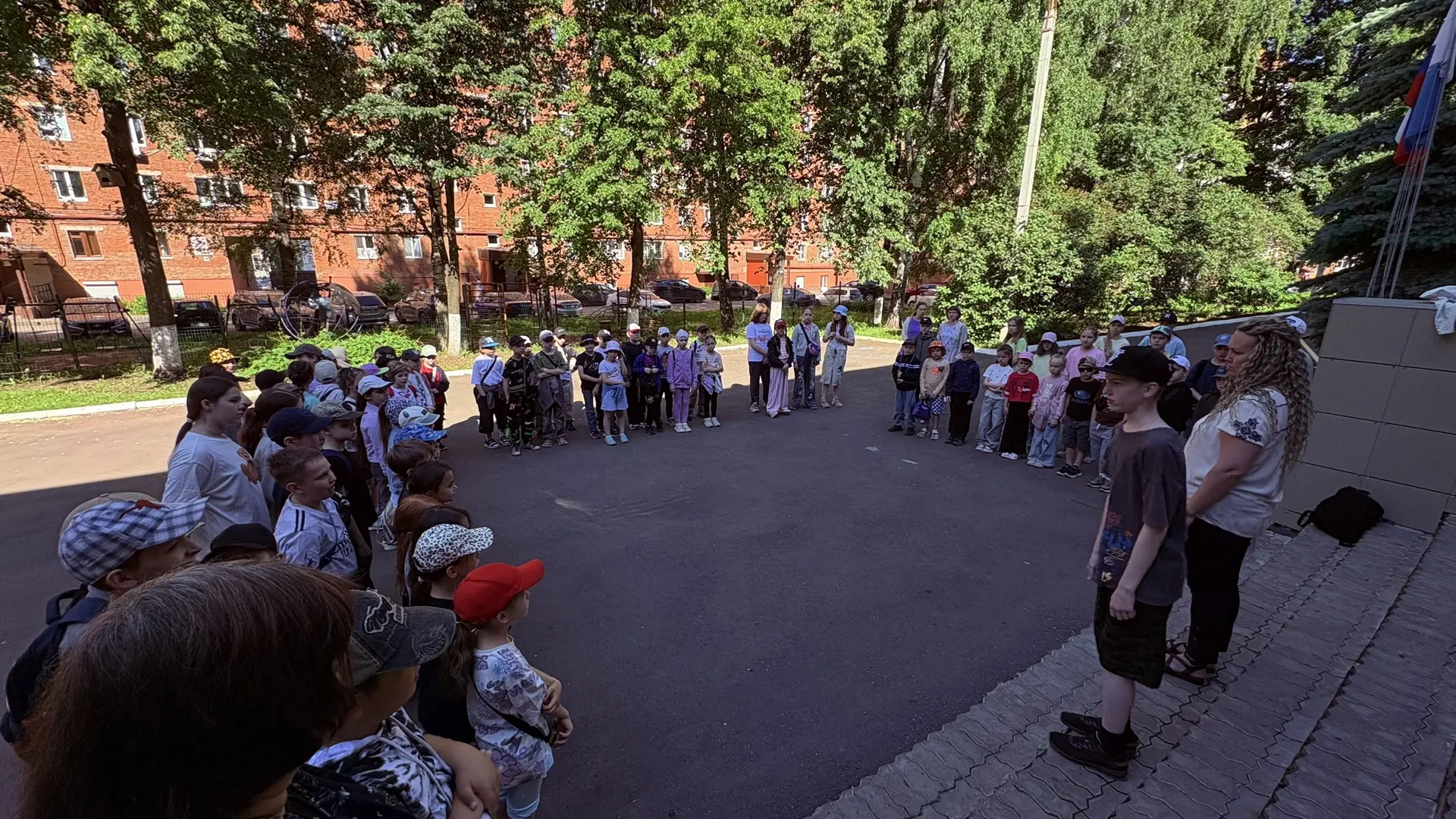🎉 Новая неделя в школьном лагере — и она сразу задала яркий тон! 🎉

Сегодняшний день получился нев