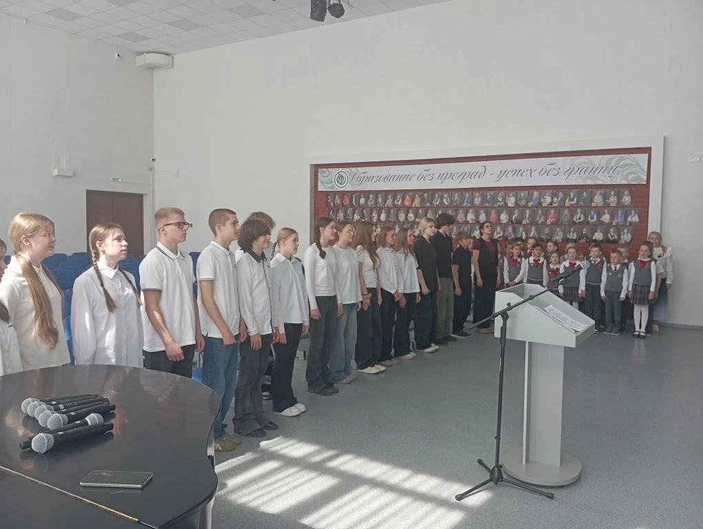🇷🇺 Накануне Дня Победы: стоим в почётном карауле у Государственного флага Российской Федерации.   ⭐ 