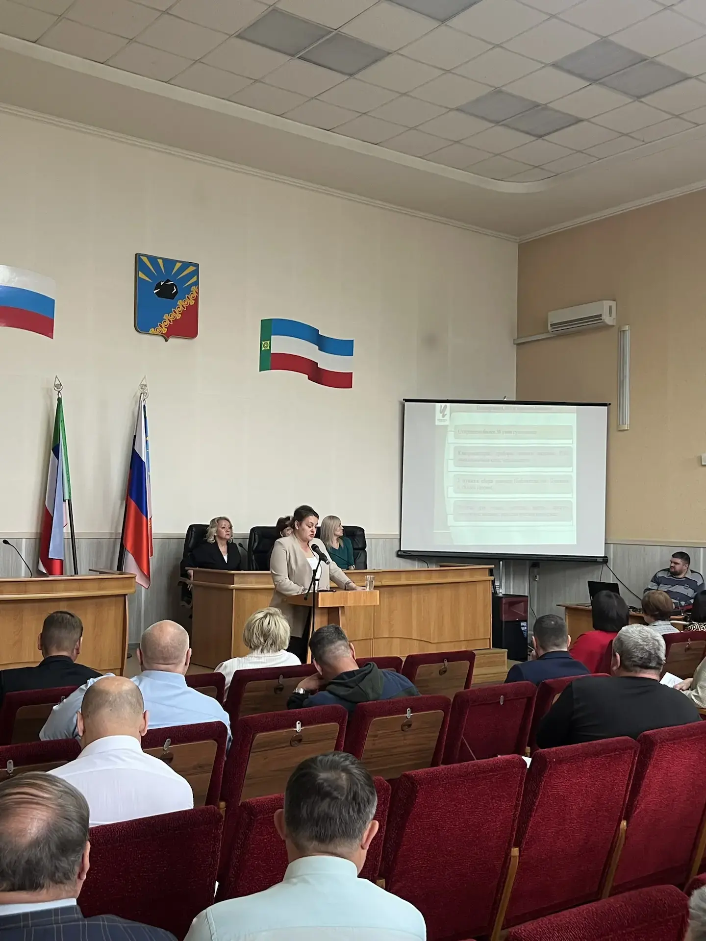 22 мая  2026 г. состоялась внеочередная сессия Совета депутатов города Черногорска. Пер...