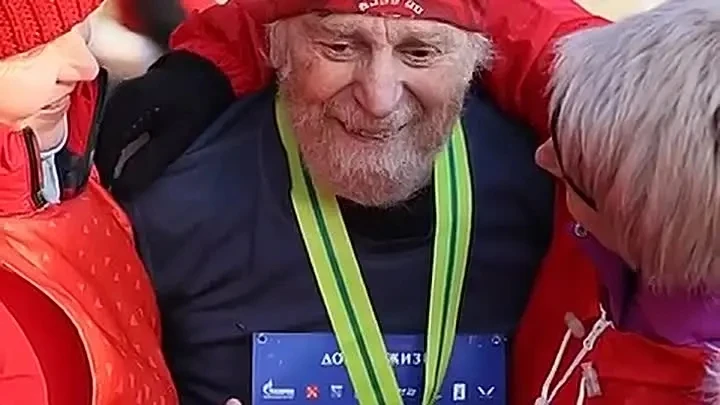91-летний Михаил пробежал 3,5 км за 44 минуты на забеге в Ленобласти