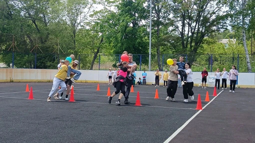 🏅Спорт, задор и семейное тепло: в пришкольном лагере МБОУ ЦО "Преображение" прошли семейные старты!