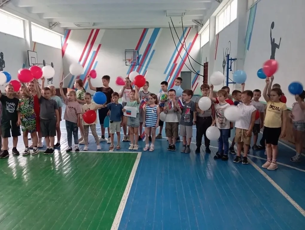 С Днем России, друзья! 🇷🇺 Наш лицей сегодня превратился в настоящую страну знаний и веселья!
Сегод