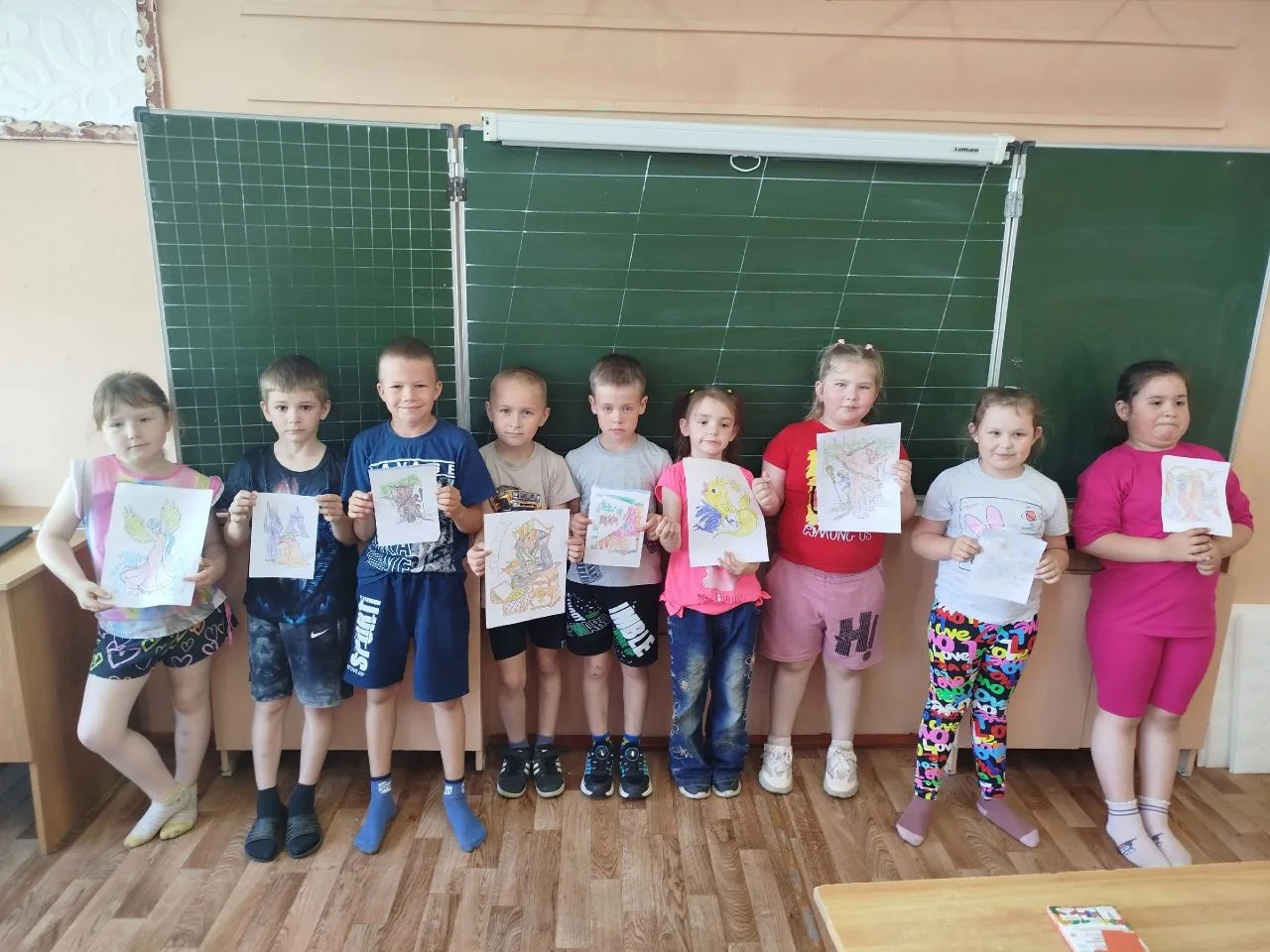 Вторая неделя лагеря началась с минутки безопасности, где ребята совершили путешествие по станциям б