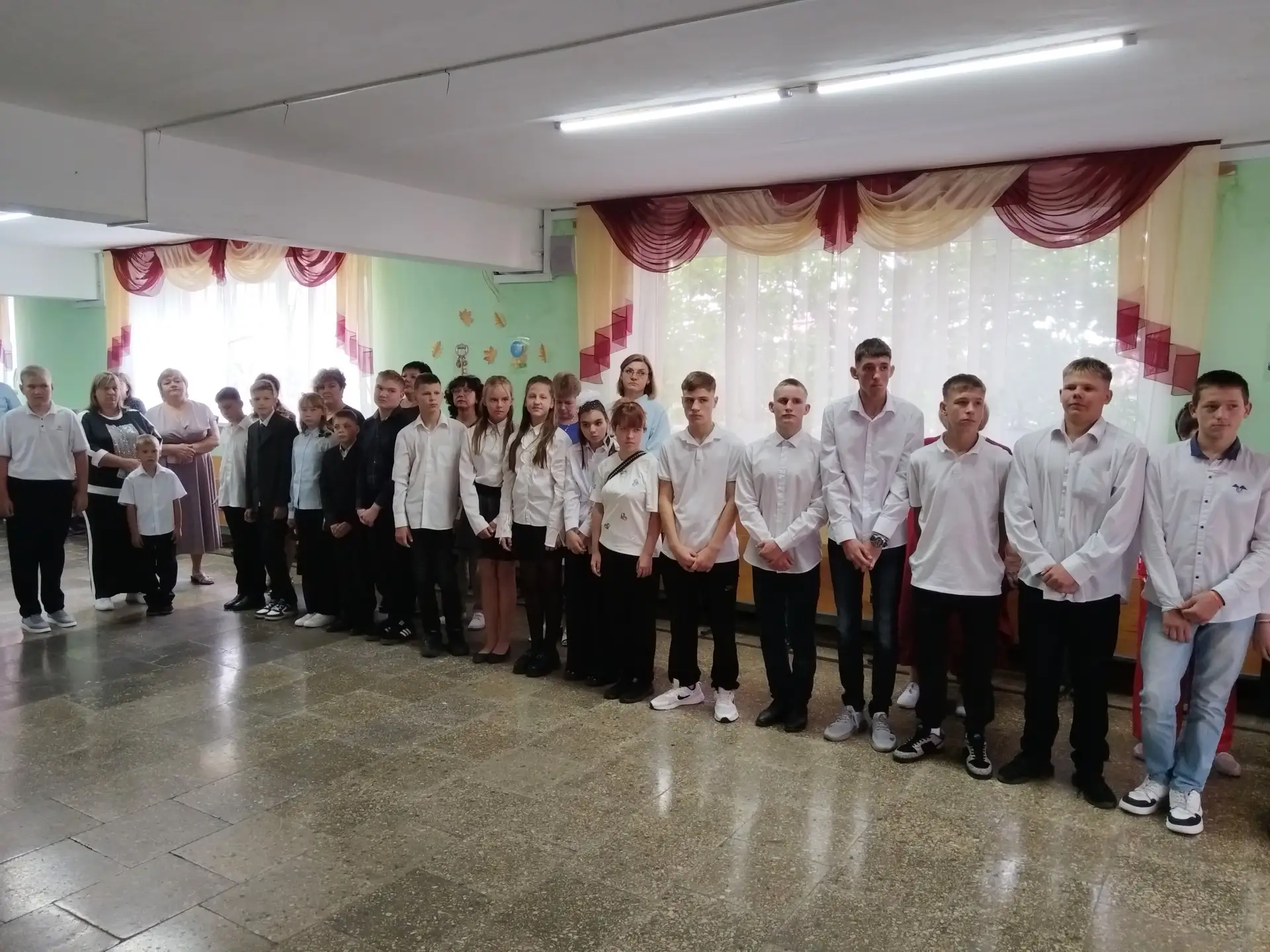 Линейка 1 сентября.                                                                    ...