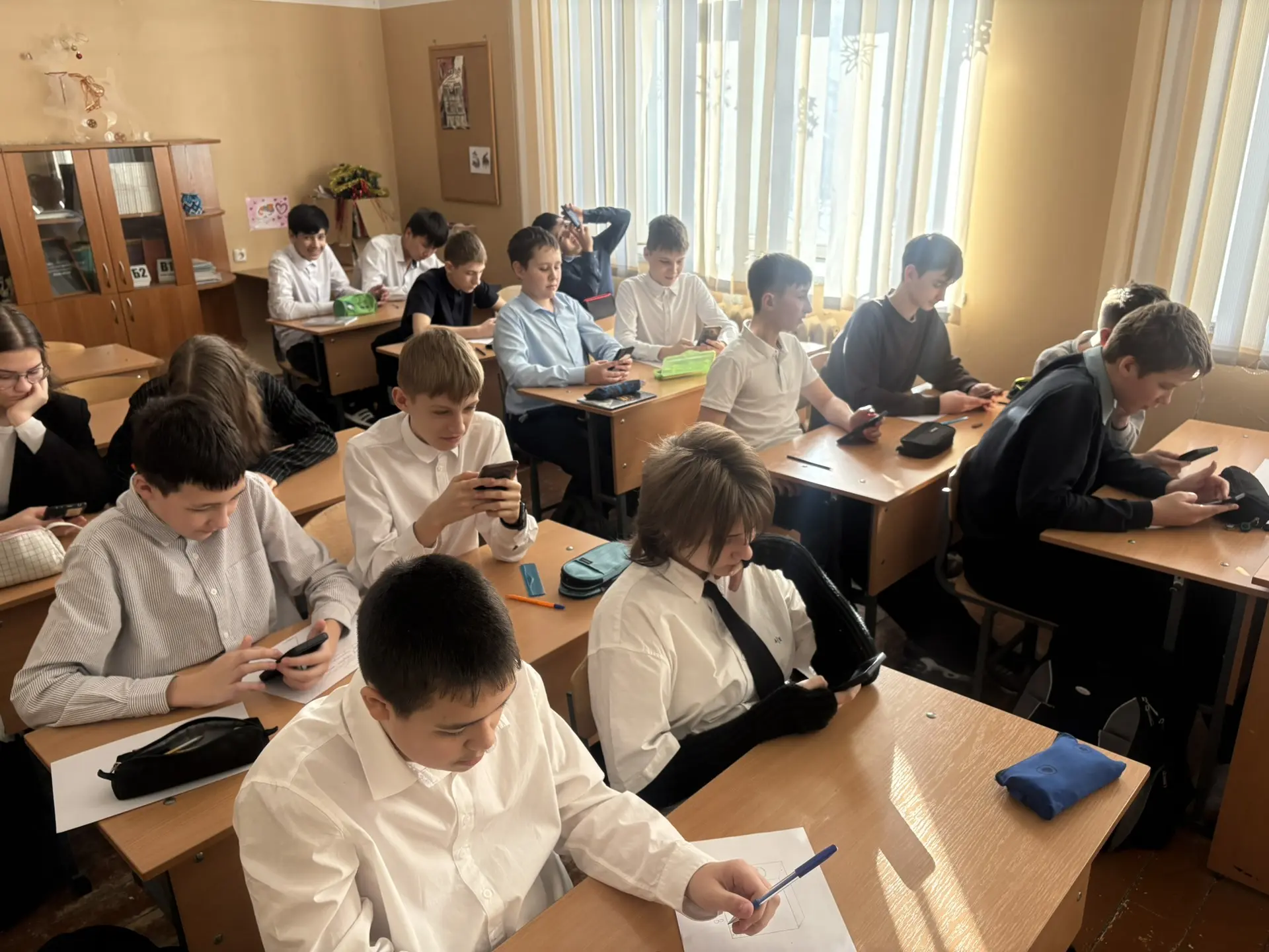 Соц.опрос у школьников📱 Ребята сегодня посмотрели свое экранное время в телефонах😳 Результаты всех у