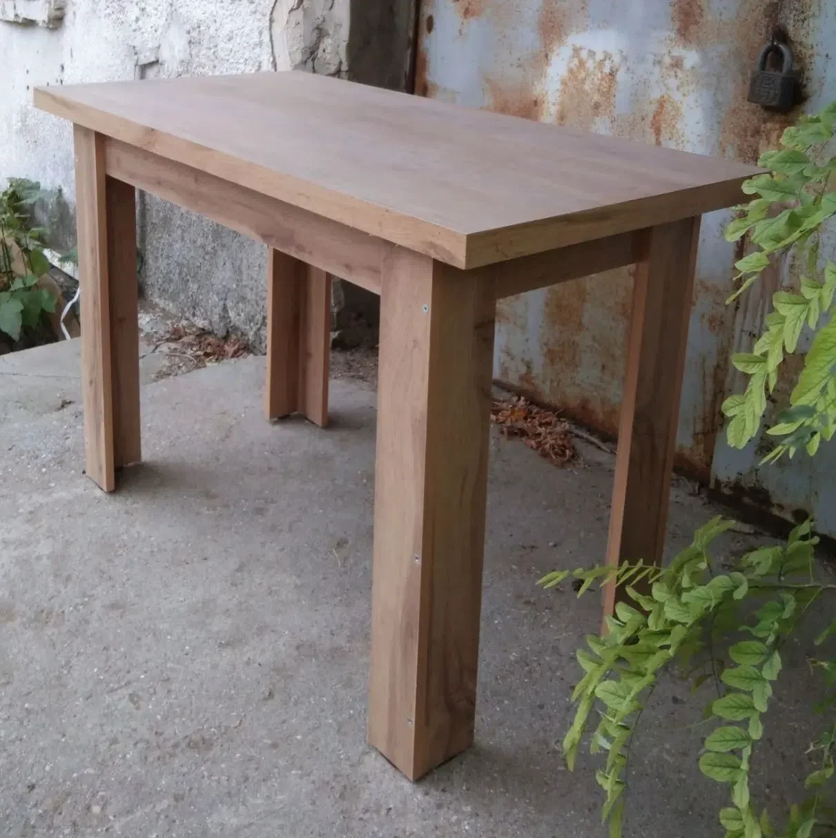 Продам обеденный стол. 2500 руб.
