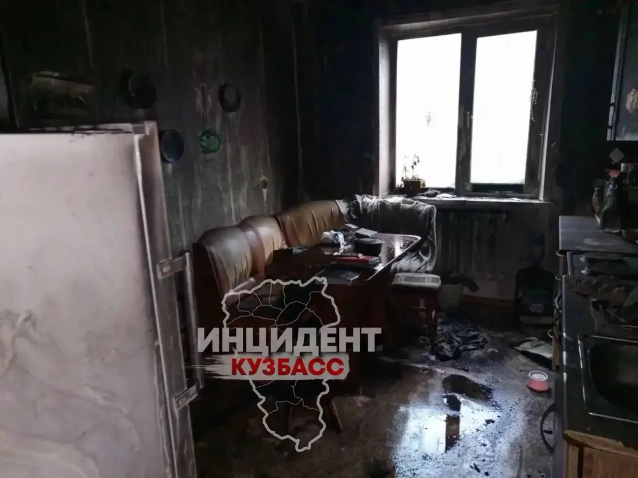 🔥⚡️ Во время грозы молния попала в жилой дом в Андреевке — всё сгорело дотла, хозяева ...