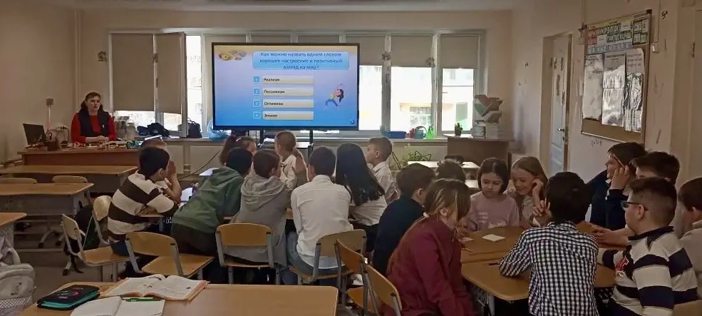 🍏 «Здоровый образ жизни» в 4 «В» классе🍏  💬Вчера в 4 «В» классе прошла викторина о здоровом образе ж