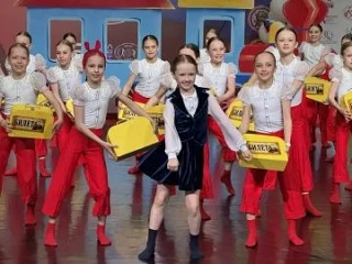 Гордимся лицеистами! Герасимова Анна и Гайдукова Виталина в составе коллектива танцевального простра