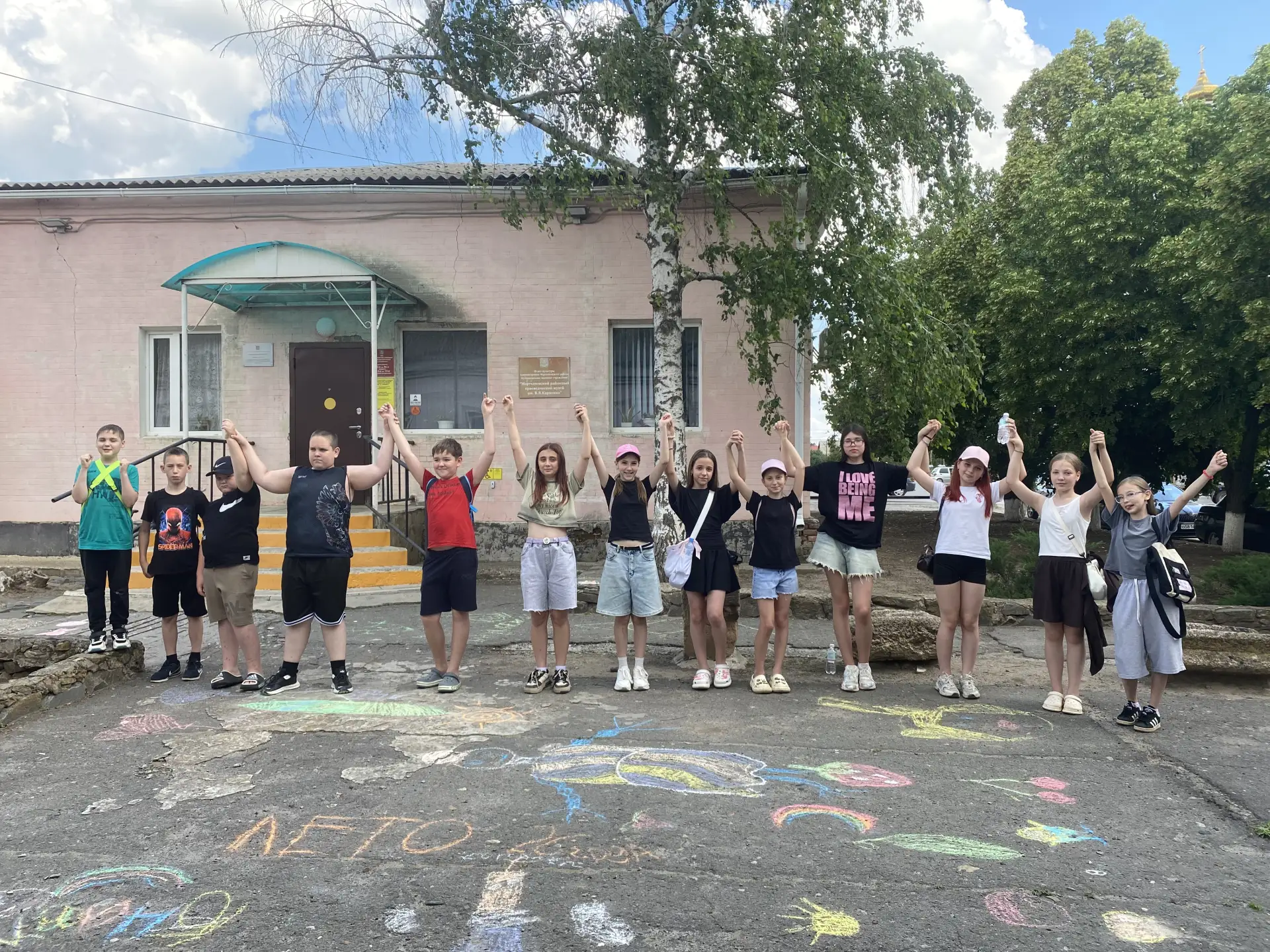 Сегодня, 9 июня , отмечается теплый и душевный праздник — Международный день друзей.
Для ребят летне