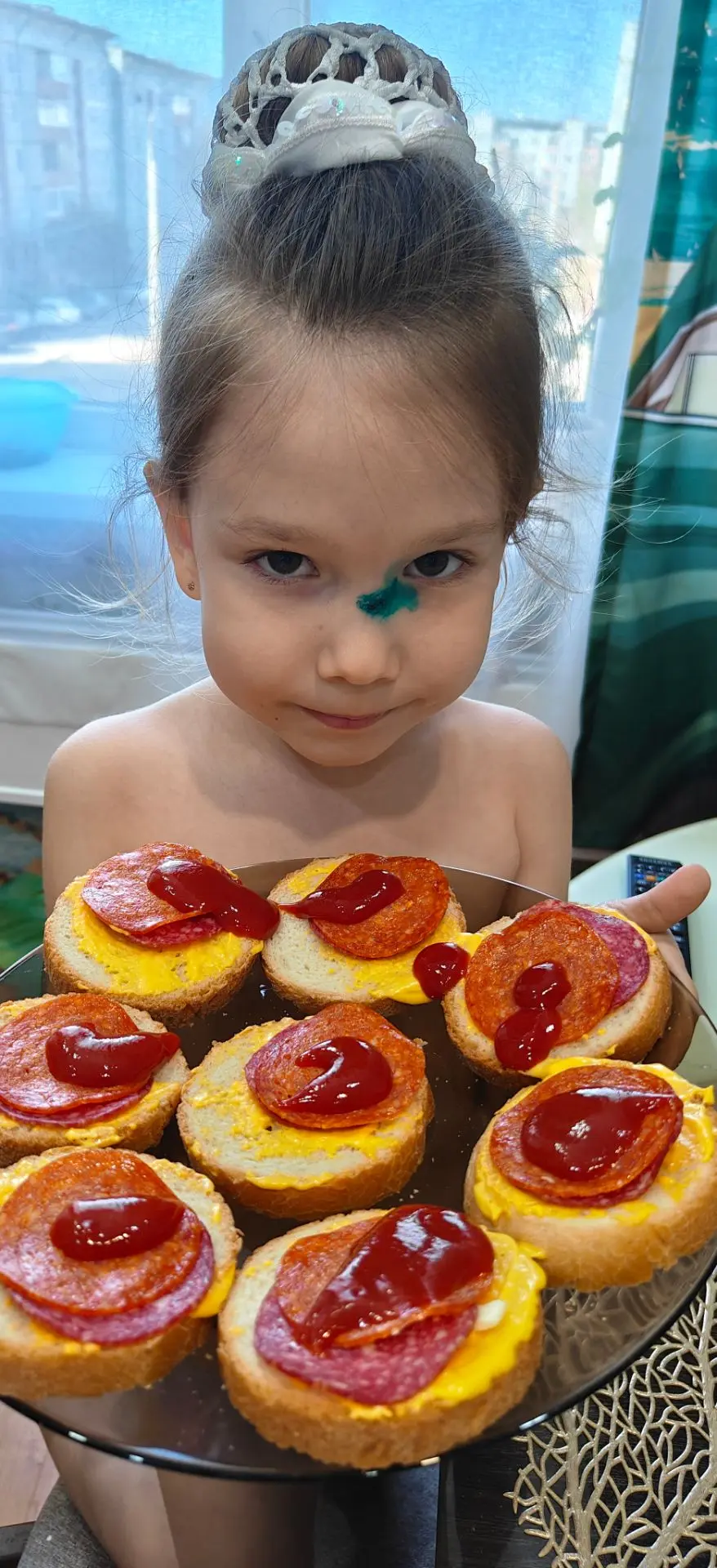 Доченька горит желанием готовить, всех угощать. Сегодня у нас фирменные бутерброды 🥪 в...