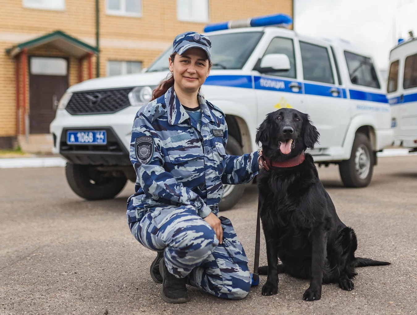 #Хорошихвыходных жителям региона желает инспектор-кинолог ЦКС УМВД России по Костромской области Мар