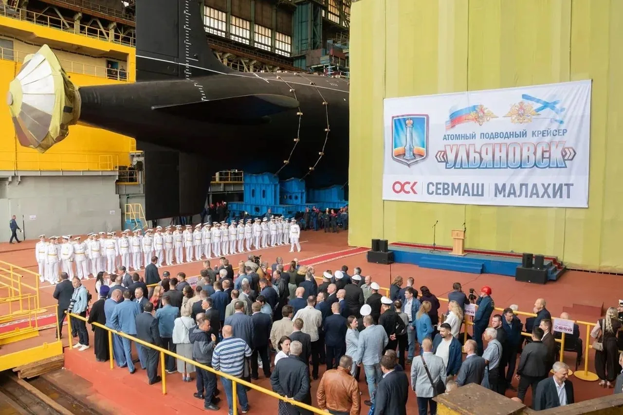 Новый атомный исполин вышел на свет

⚓  Новейший атомный подводный крейсер «Ульяновск» выведен из эл