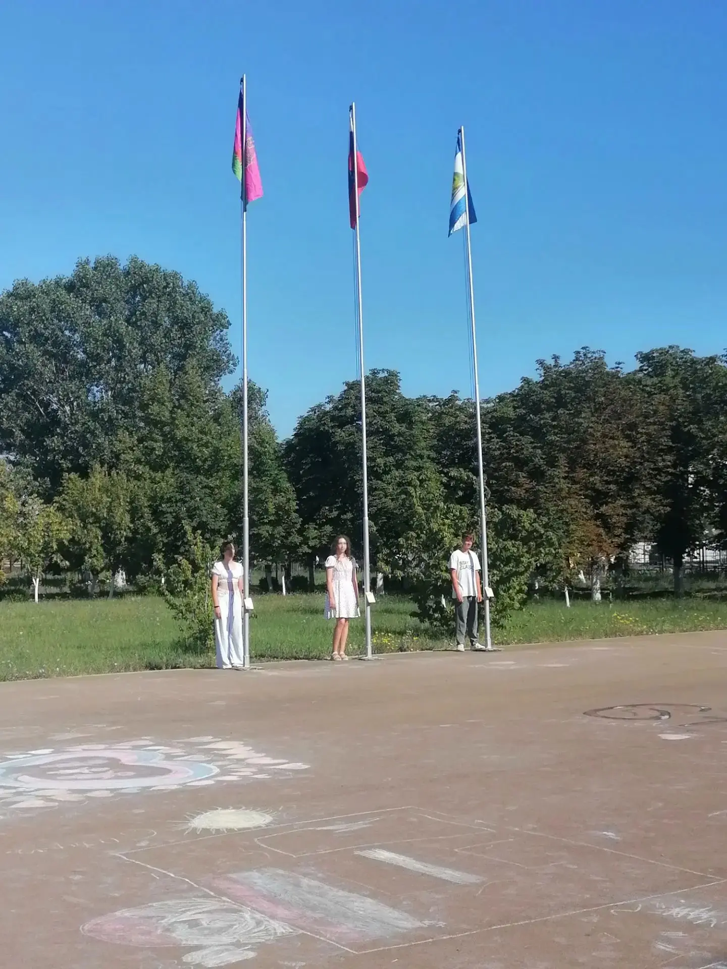 Финальный аккорд смены лагеря "Эрудит". 🚩

Сегодняшний подъем флага был особенным — в нем чувствова