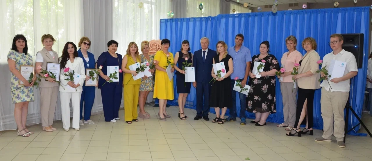 🥼В Октябрьске чествовали людей в белых халатах!

Торжественное мероприятие, посвященное Дню медицин