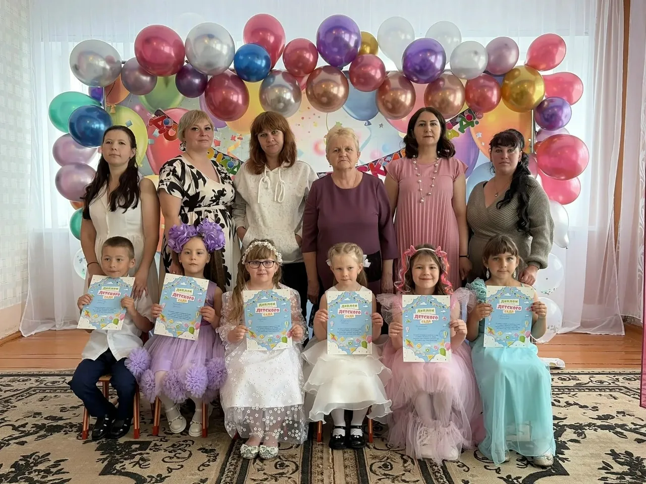 Выпускной в детском саду- очень важный праздник для детей и их родителей. Казалось бы, ...