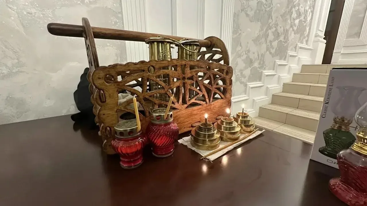 🕯В аэропорту Минеральные Воды уже всё готово к встрече огня, прибывающего из Иерусалима. - фото kmv_