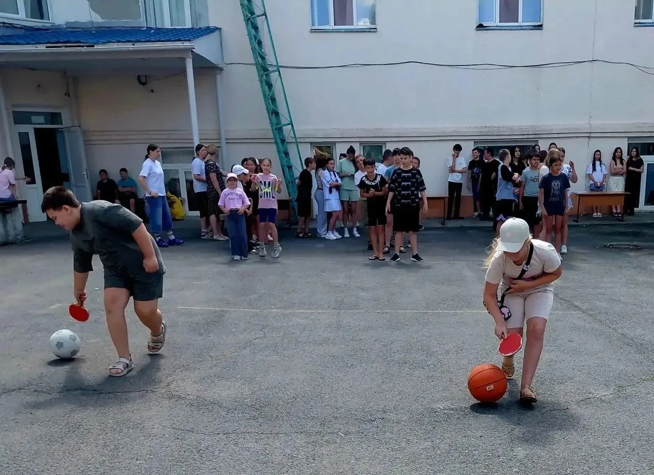 И вновь  после непродолжительных выходных наступил очередной день «Солнечного» лета.

Лето в пришкол