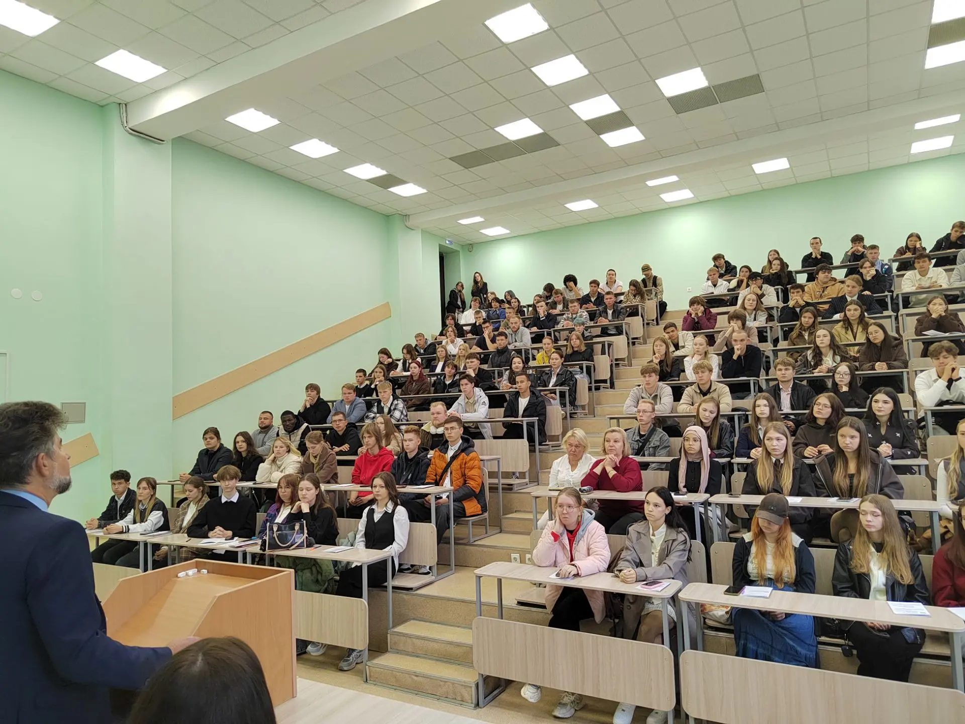 Дорогие студенты , преподаватели , сотрудники , поздравляем вас с началом учебного года...