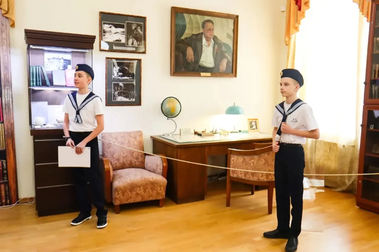 🎤🏛 Юные экскурсоводы — в числе лучших!  В феврале стартовал городской конкурс «Юный экскурсовод школ