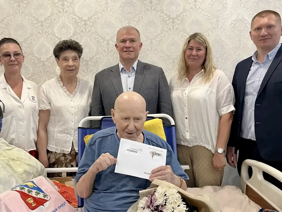 Поздравил со 101-м днём рождения ветерана Великой Отечественной войны в Бибирево. 

Вместе с главой 