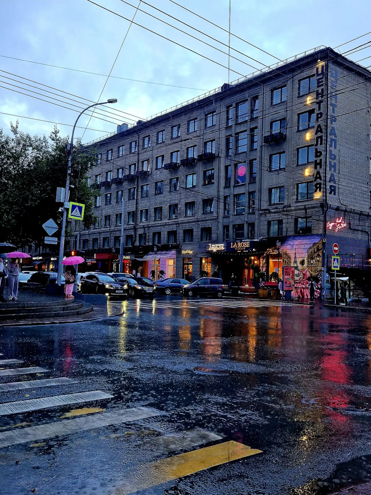 Шесть красивых июльских фотозон в городе

📌 Новосибирск, Первомайский сквер
📌 Новосибирск, Ленина,