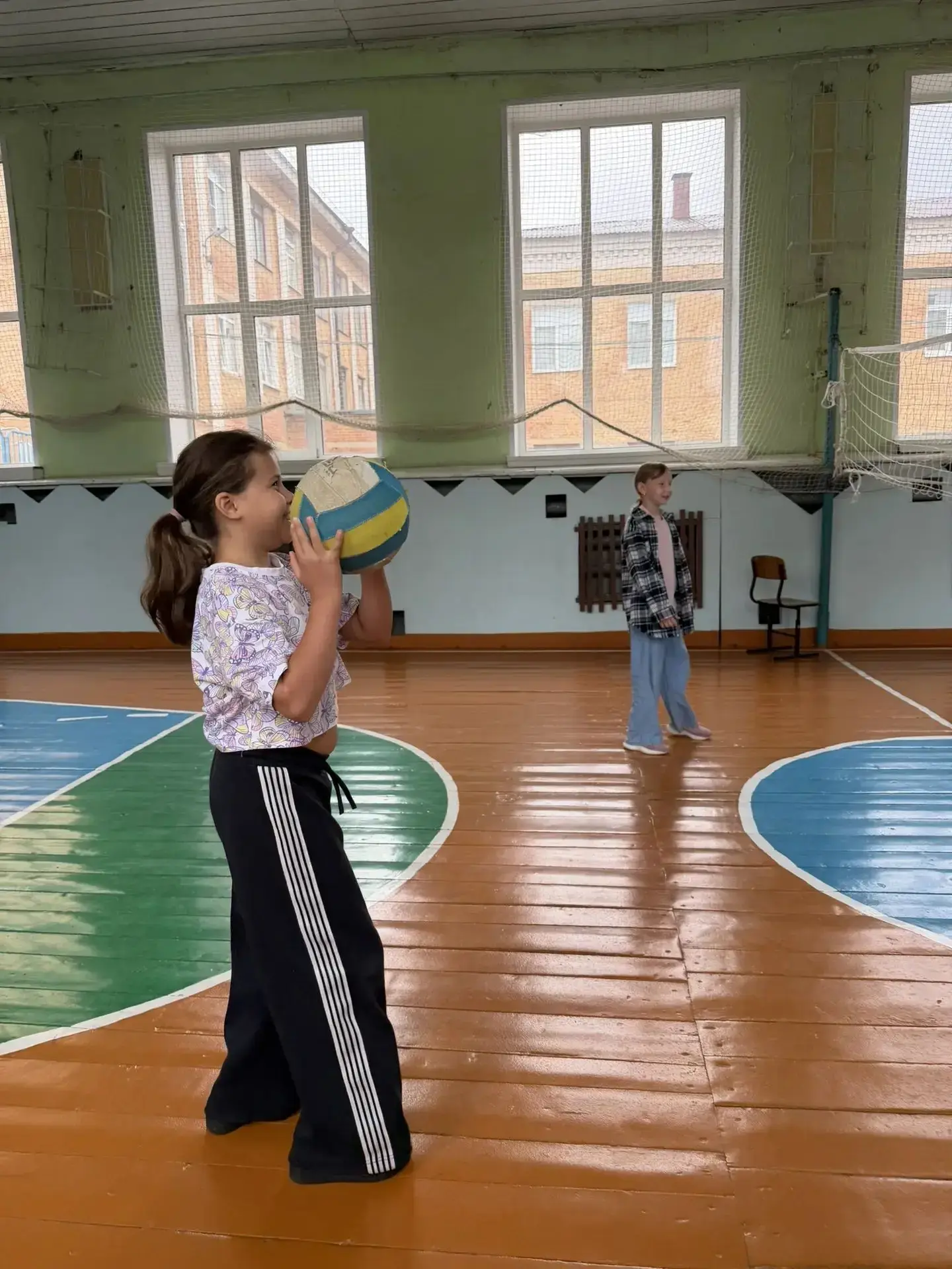 В группе кратковременного пребывания «Солнышко» день начался с утренней зарядки — ребят...
