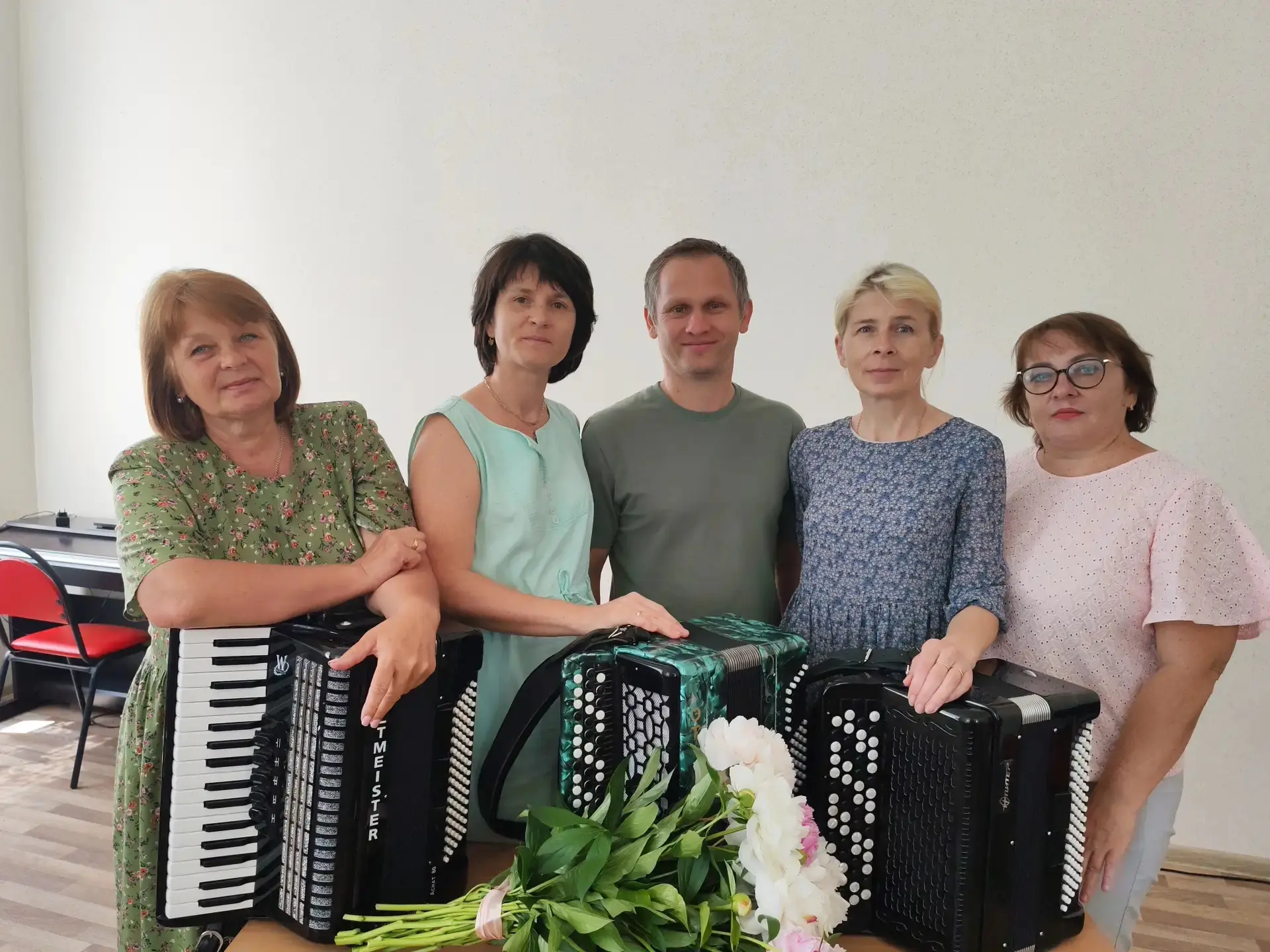 Под руководством преподавателя народного отделения детской школы искусств г. Бирюча Серикова А.А. пр