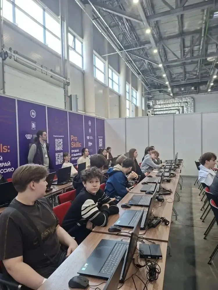 ⚡️ Зарядились энергией будущего в «Казань Экспо»! 📍Наши ученики 8э и 9э классов провели насыщенный и