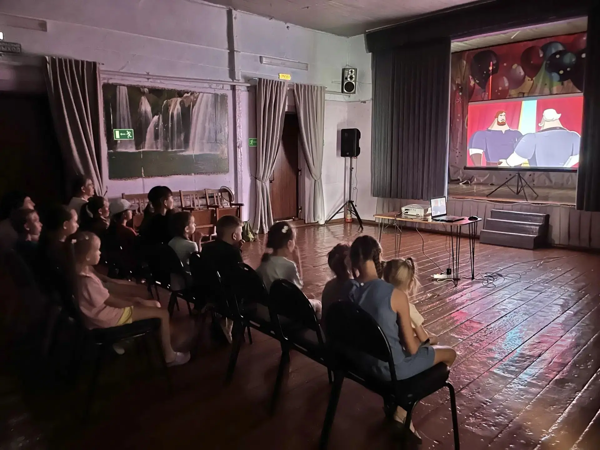 28 августа в СДК села Новогордеевка прошел бесплатный показ мультфильма «Три богатыря и...