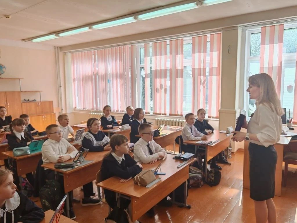 🎲 «На дальней станции сойду» — играем и узнаём родной край Ученики нашей школы продолжают знакомитьс